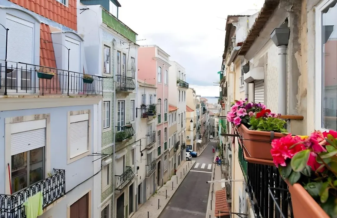 Lisbon Sant'Anna Apartments-1